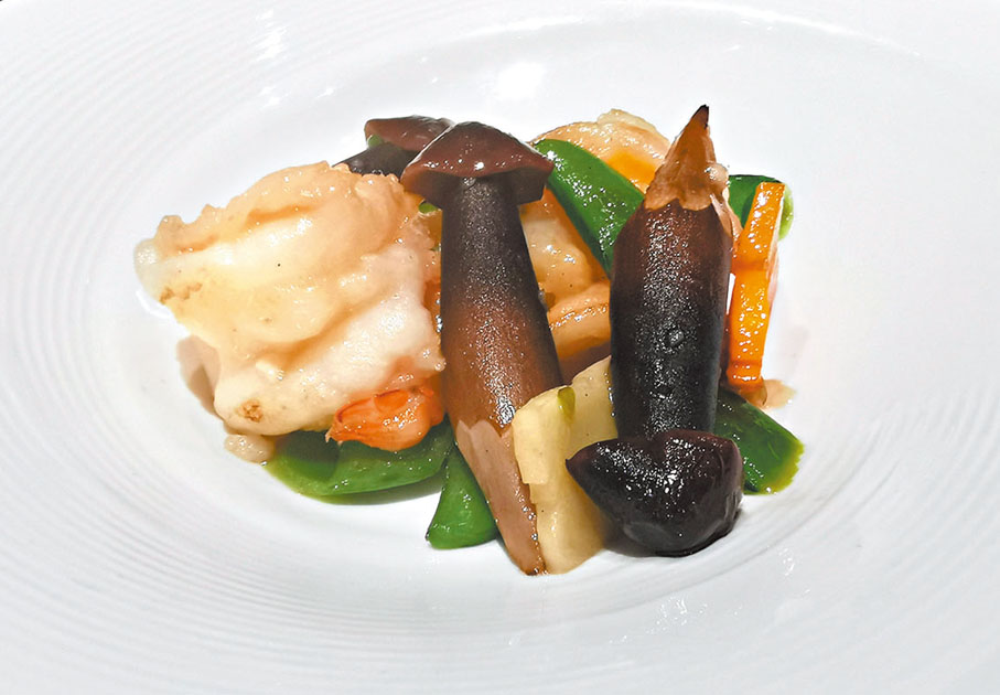 ◆黑皮雞樅炒蝦球