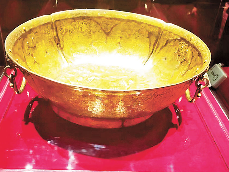 ◆法門寺博物館藏鎏金雙鴦團花紋大銀盆