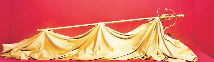 ◆法門寺博物館藏迎真身銀金花雙輪十二環錫杖