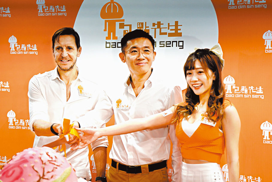◆岩布仙尼(左)切壽包。