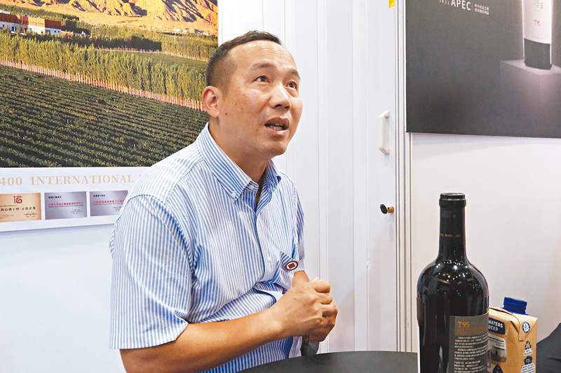 ◆司徒先生冀中國葡萄酒走出國門。