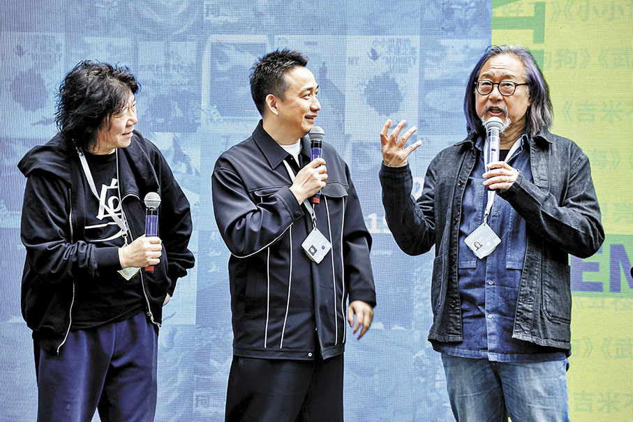 ◆三位戲劇節發起人在青年競演單元的開幕式上暢談十年變化。左起：孟京輝、黃磊、賴聲川。