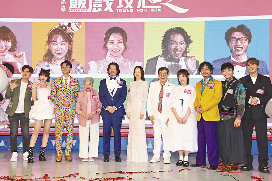 ◆續集升正做「大佬」的張繼聰(左五)表示電影是一個團隊。