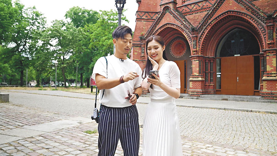 ◆有超過10年攝影經驗的楊潮凱教新手梁凱晴攝影技巧。