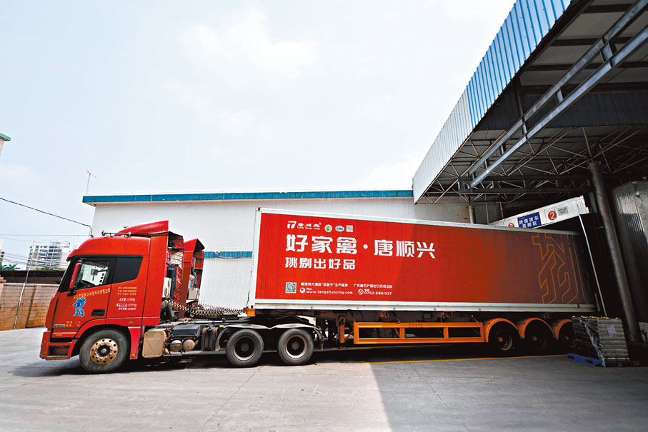 ◆唐順興的預製菜正在通過貨車跨境運輸到港。