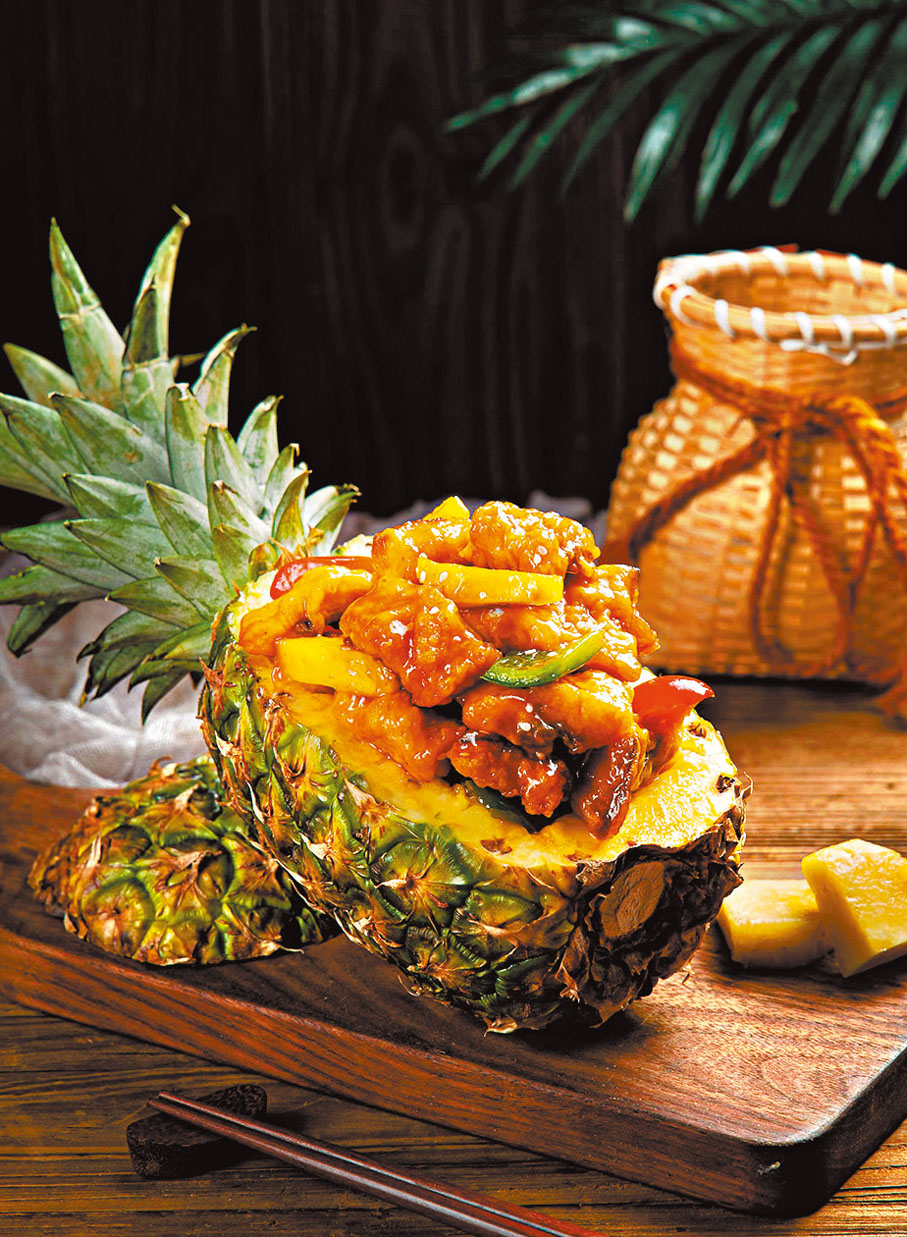 【3.廣東恒興集團的菠蘿咕嚕金鯧魚】粵菜有一道菜叫做菠蘿咕嚕肉，恒興利用自身擁有6,000多個深海網箱的金鯧魚優勢，因地制宜，就地取材，配上來自廣東徐聞的特產菠蘿，創新出這道「菠蘿咕嚕金鯧魚」。 