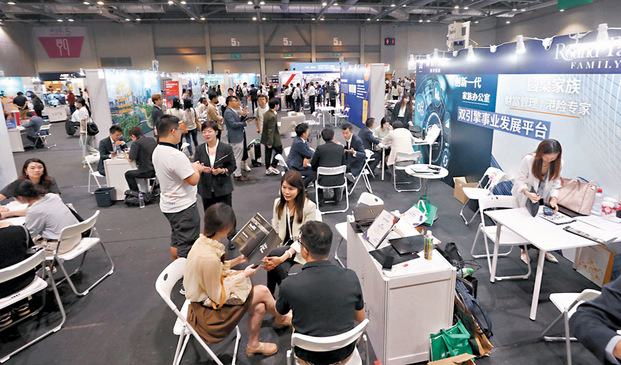 ◆有人力資源顧問表示，香港經濟復甦步伐緩慢，不少僱主的招聘預算「手緊」致請人困難，冀盼更多招聘活動能「請得一個得一個」。圖為日前在港舉行的「創新香港—國際人才嘉年華2023（秋季）」。 資料圖片