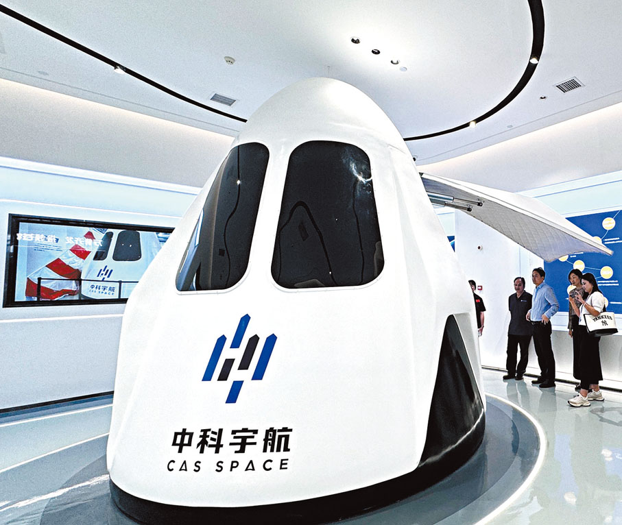 ◆11月6日，香港媒體來到位於廣州南沙的中科宇航產業化基地。圖為1：1尺寸的太空艙模型。 香港文匯報記者黃寶儀 攝