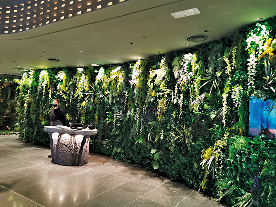 ◆嵐月門口裝潢很氣派，綠色設計給人大自然的感覺，格調亦很高級。