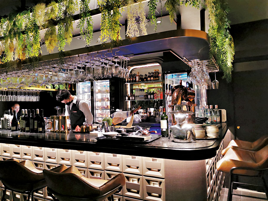 ◆酒吧設在大堂旁邊