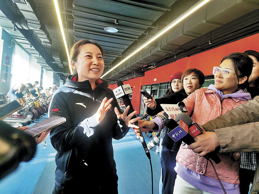 ◆中國滑冰協會主席李琰接受傳媒採訪。 香港文報記者任芳頡  攝