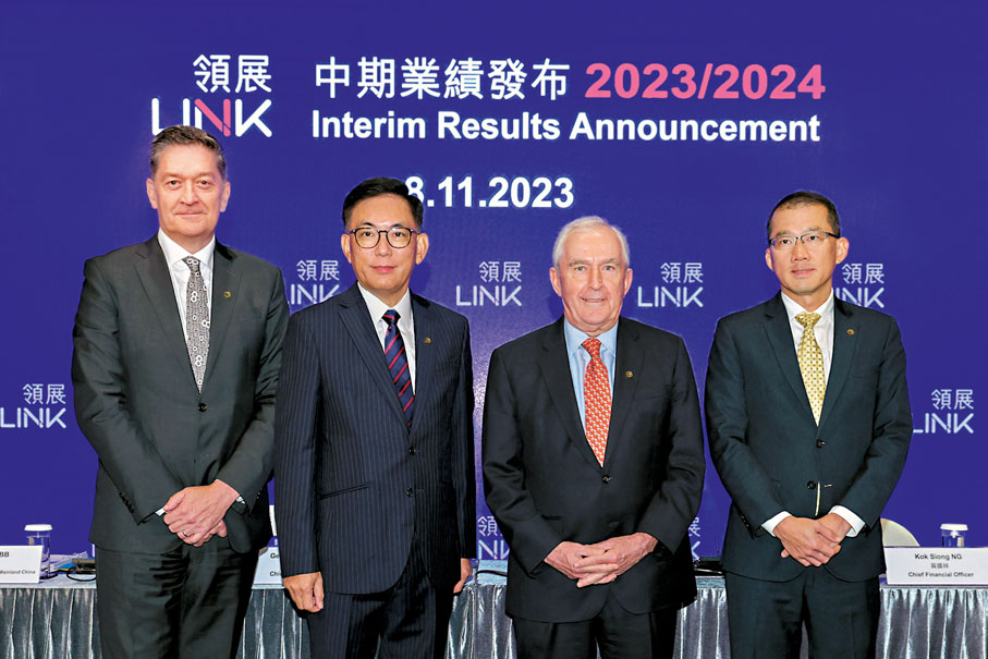 ◆左起：領展卓格理、王國龍、聶雅倫及黃國祥出席新聞發布會回答傳媒提問。