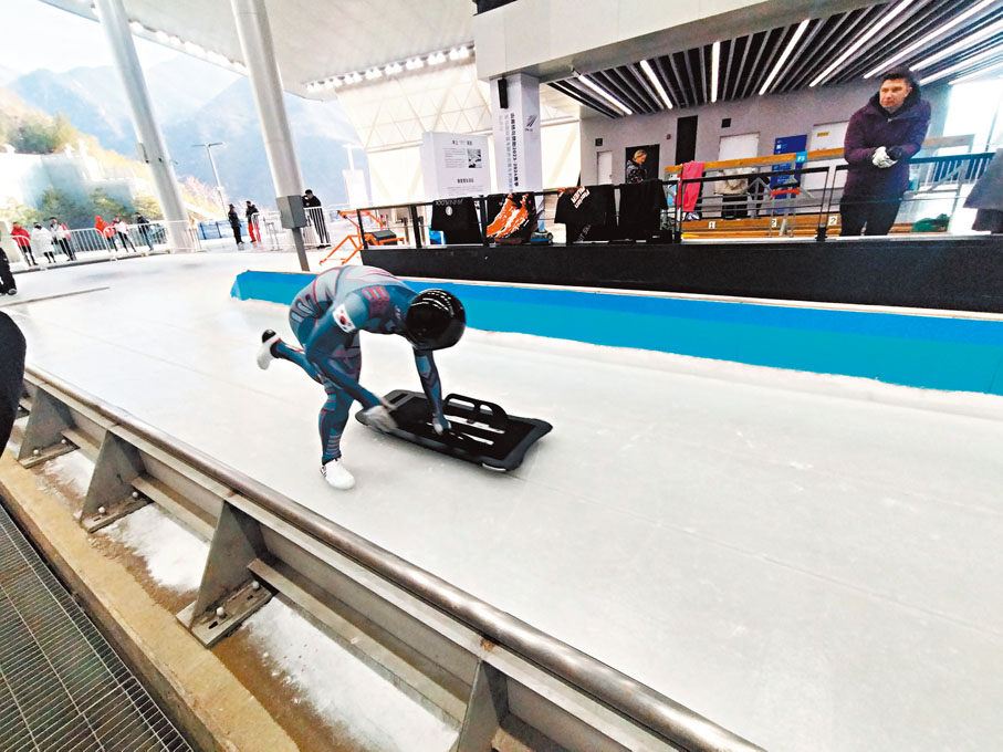◆鋼架雪車運動員正在訓練。 香港文匯報記者馬曉芳 攝
