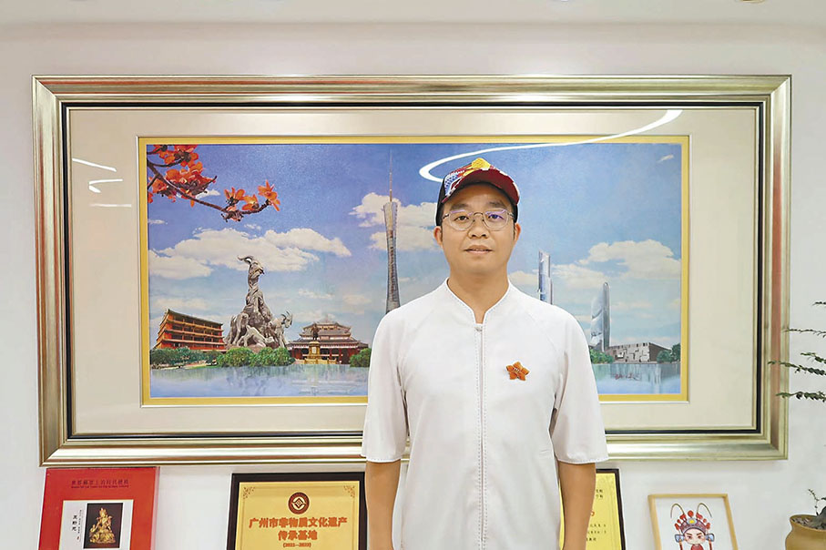 ◆廣繡市級傳承人、荔灣區青年非遺傳承人協會會長王新元。香港文匯報記者李紫妍  攝