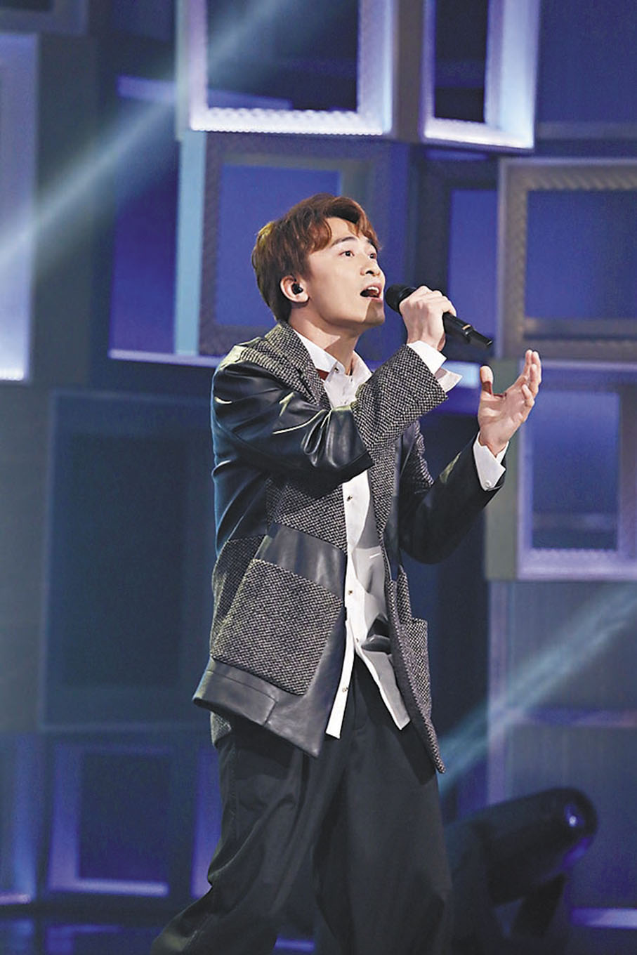 ◆黃劍文挑戰女歌男唱。