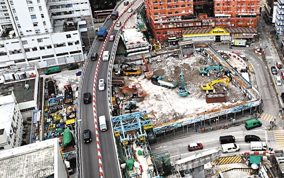 ◆圖為已拆卸的油麻地停車場大廈原址及重置的加士居道天橋（東段）。　  林世雄網誌圖片