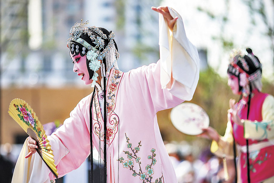 ◆昆曲演員在戲曲百戲博物館開館儀式上表演節目。