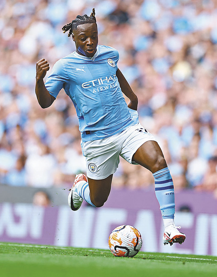 ◆今季加盟的杜古已站穩曼城正選位置。 資料圖片