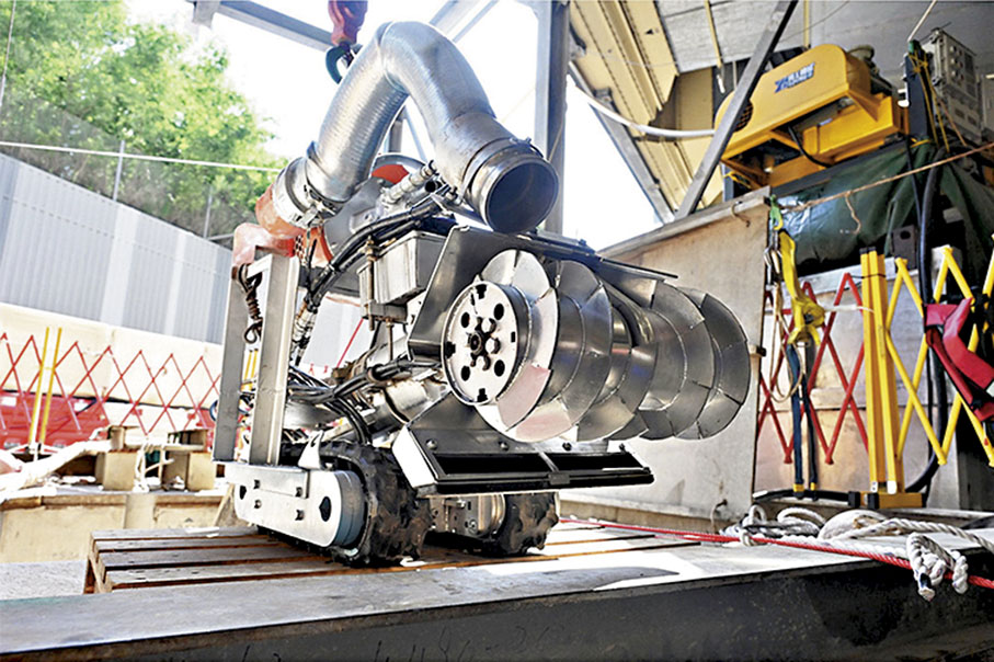 ◆渠務署目前體積最小的清淤機械人「智水清」。