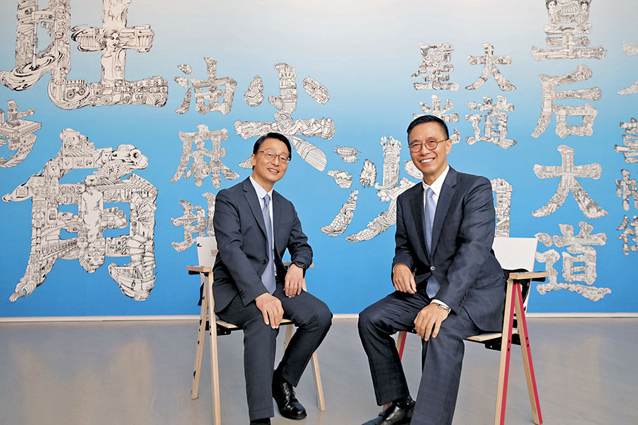 ◆文體旅局局長楊潤雄（右）和康文署署長劉明光（左）接受訪問。 大公文匯全媒體記者蔡文豪 攝