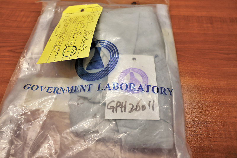 ◆ 警方憑當年匪徒遺留車內染血上衣的 DNA，成功確認被捕疑兇身份。香港文匯報 記者劉友光  攝