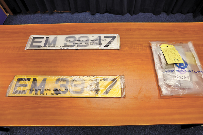 ◆ 警方展示當年案中匪徒所乘私家車的車牌。香港文匯報記者劉友光  攝