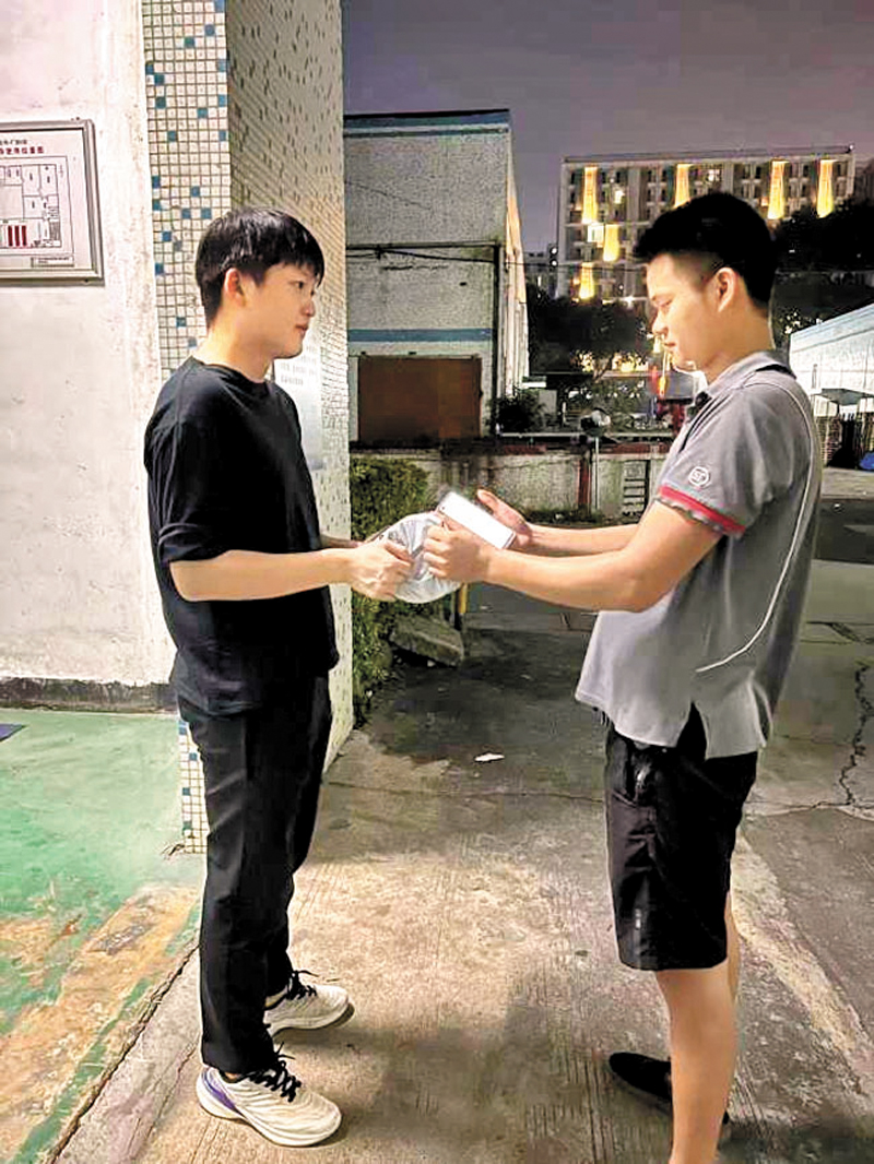 ◆ 順豐採「極效前置」，將預訂客戶付完尾款後快遞十多分鐘可以送達手中。