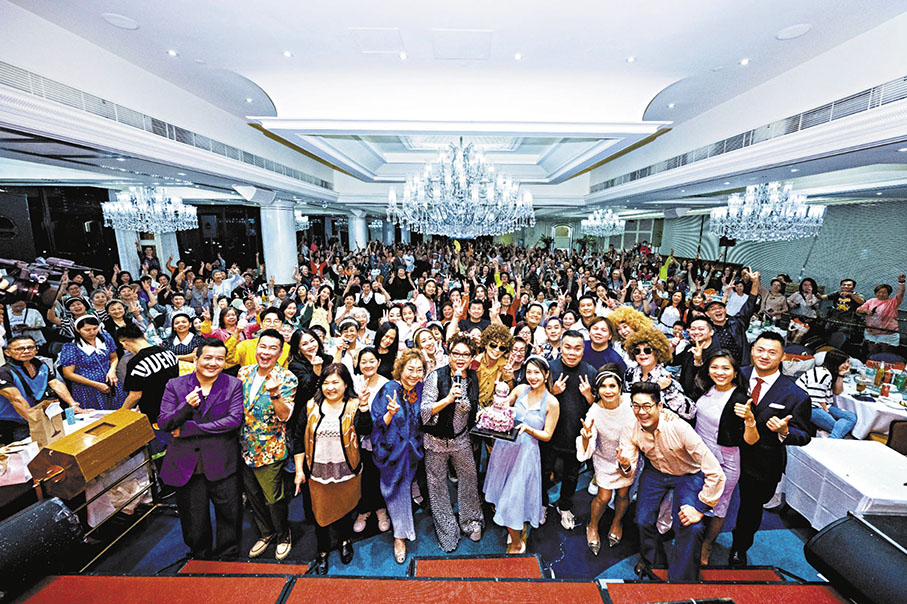 ◆肥媽與一眾來賓和粉絲辦懷舊主題party。