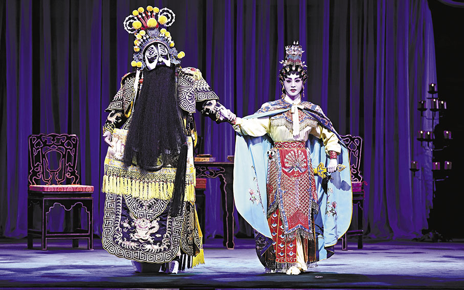 ◆梁煒康演霸王霸氣十足，梁非同虞姬扮相美艷。