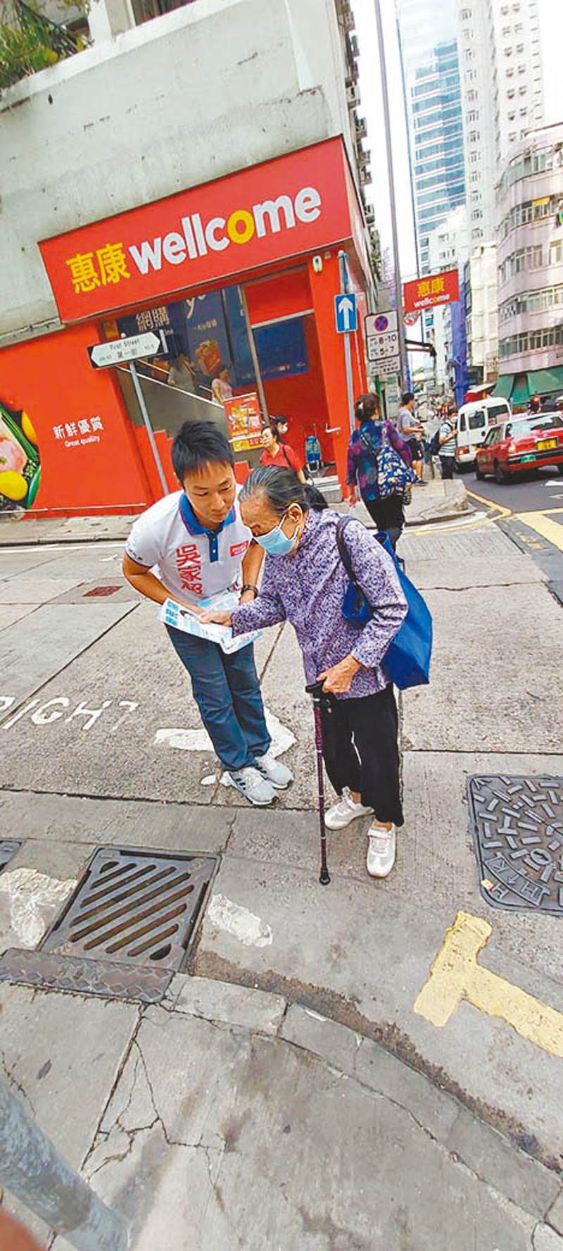 ◆吳家超落區與市民交流。
