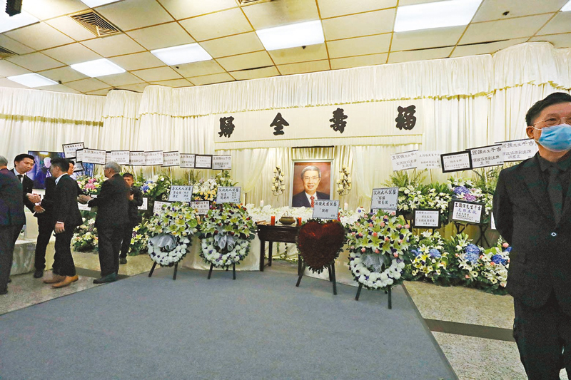 ◆前全國政協委員王國強昨日設靈,政商各界人士前往弔唁。 香港文匯報記者黃艾力 攝