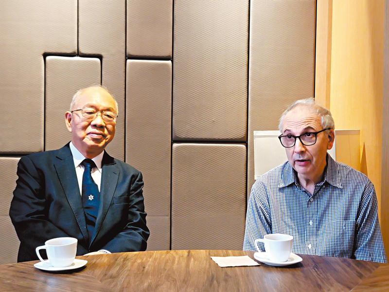 ◆左起：丘成桐、弗拉基米爾·德林費爾德。香港文匯報記者金文博  攝