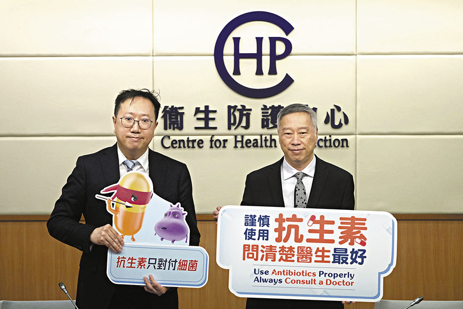 ◆衞生署衞生防護中心感染控制處顧問醫生馬紹強（左）和醫學會會長鄭志文呼籲市民適當使用抗生素。 香港文匯報記者涂穴  攝