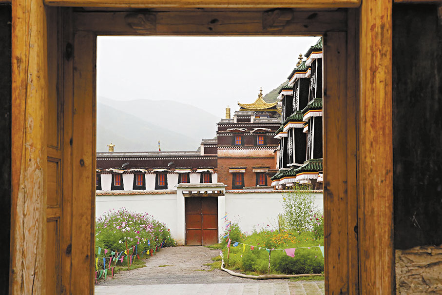 ◆拉卜楞寺建築鱗次櫛比，錯落有致。