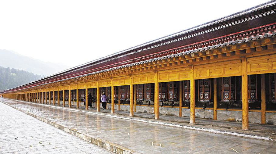 ◆拉卜楞寺擁有全球最長的轉經筒長廊，總體長度達近4公里。