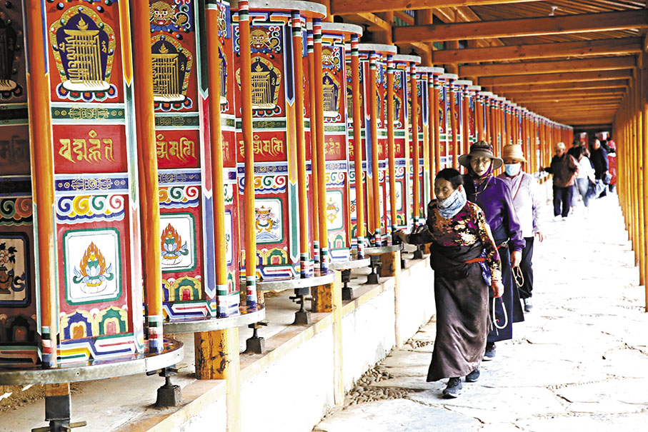 ◆信眾們會在此處轉動轉經筒。