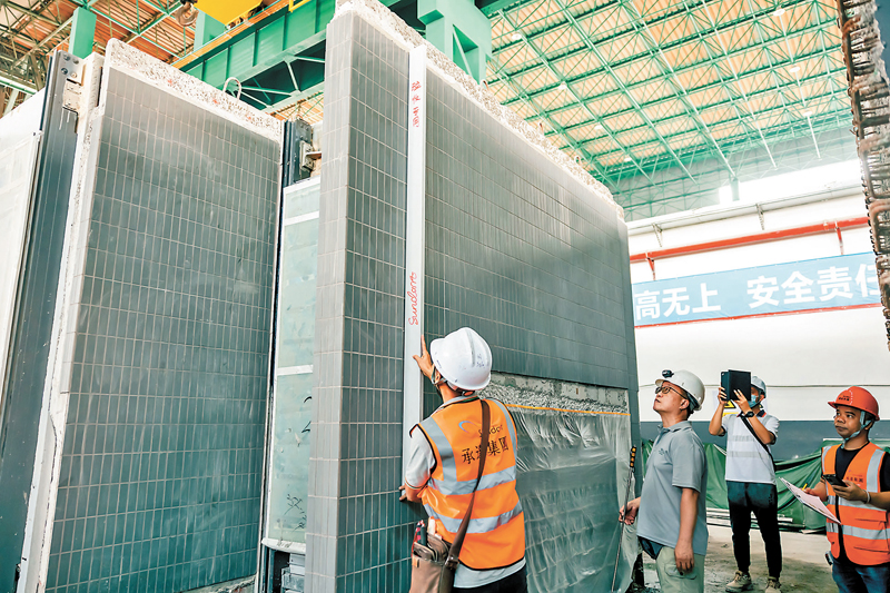 ◆檢查牆身是否平直。