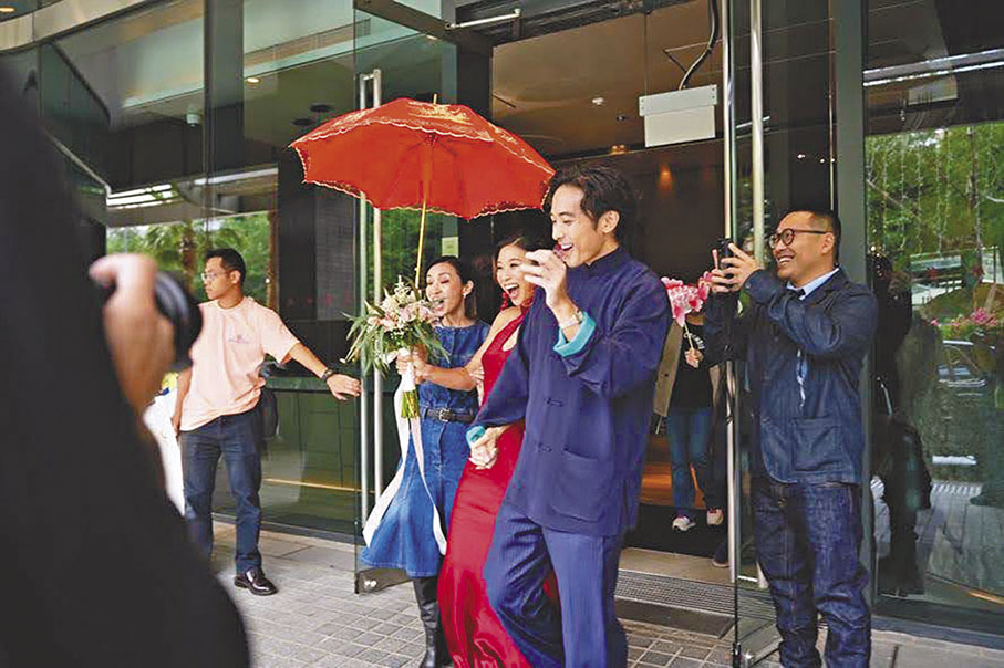 ◆林德信與圈外女友Candace拉埋天窗。