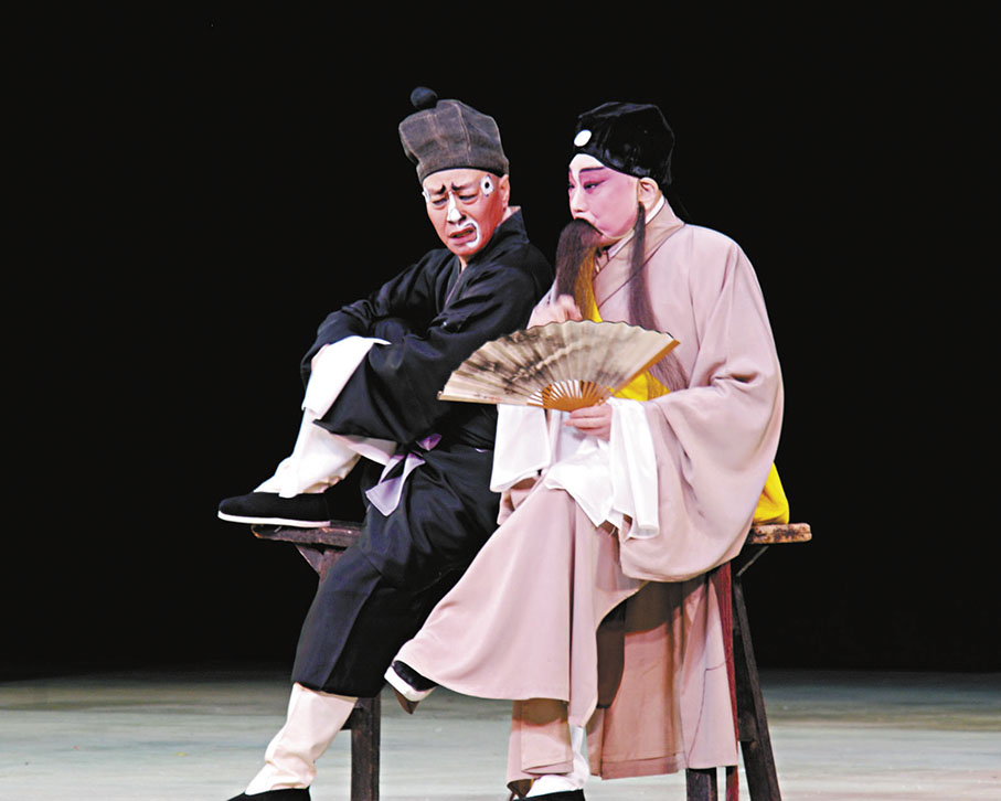 ◆尤聲普和阮兆輝合演《十五貫》之《訪鼠》。