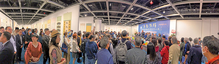 ◆ 作品展出者眾，現場氣氛熱鬧。