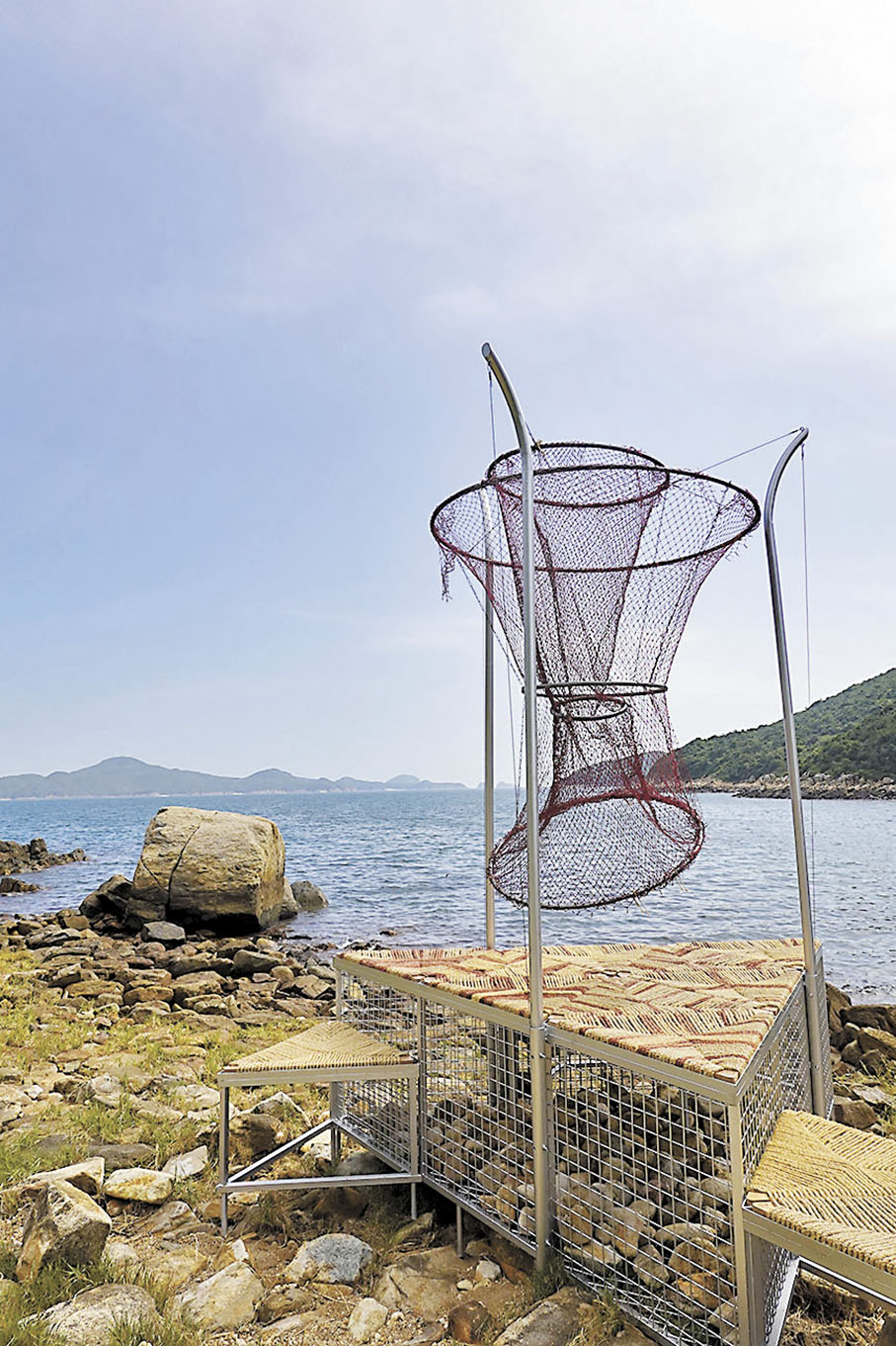 ◆蘇暢、林顯峰、林語詩作品《織浪亭》希望大家在海邊坐下。