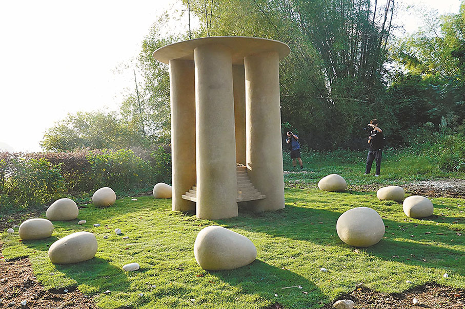 ◆陳少華、周穎聰作品《天磊石陣》迎合鹽田梓宗教背景。