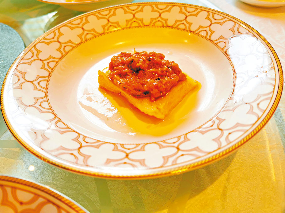 ◆蟹粉扒山水豆腐