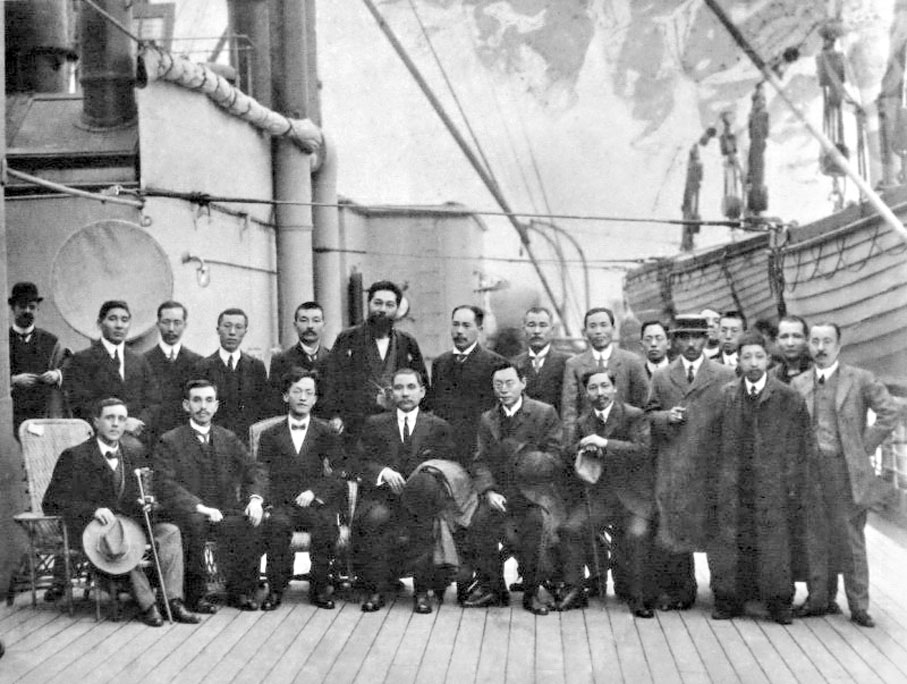 ◆ 孫中山在香港與友人合影。資料圖片