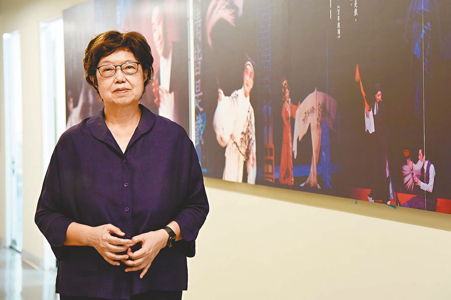 ◆王安祈在位於台北的國光劇團接受新華社記者專訪。