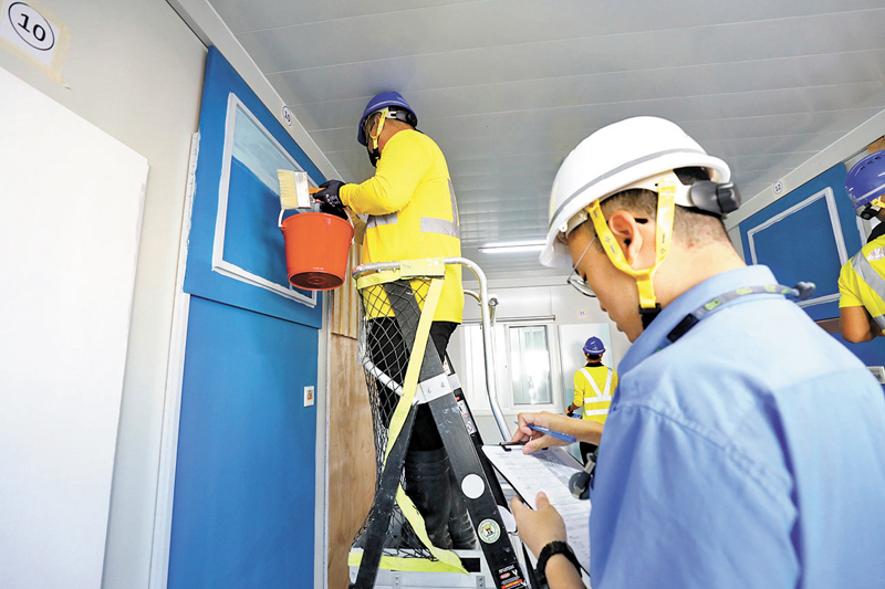 ◆圖為室內場地進行髹漆中工的工藝測試。