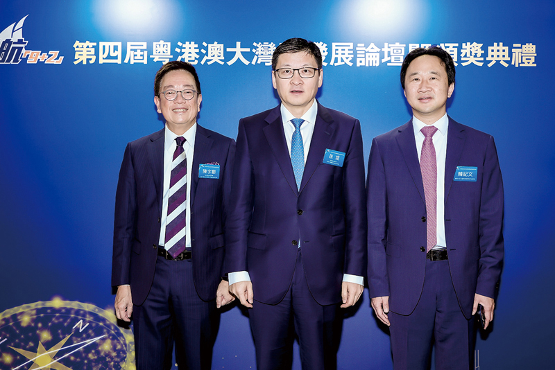 ▲左起：貴州省政協常委、培力農本方有限公司董事會主席陳宇齡，全國政協委員、香港中資銀行業協會會長孫煜。