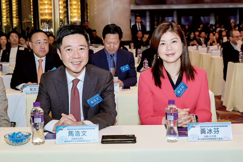 ▲左起：全國政協委員、香港各界文化促進會執行主席馬浩文，全國人大代表、民主建港協進聯盟執行委員黃冰芬。