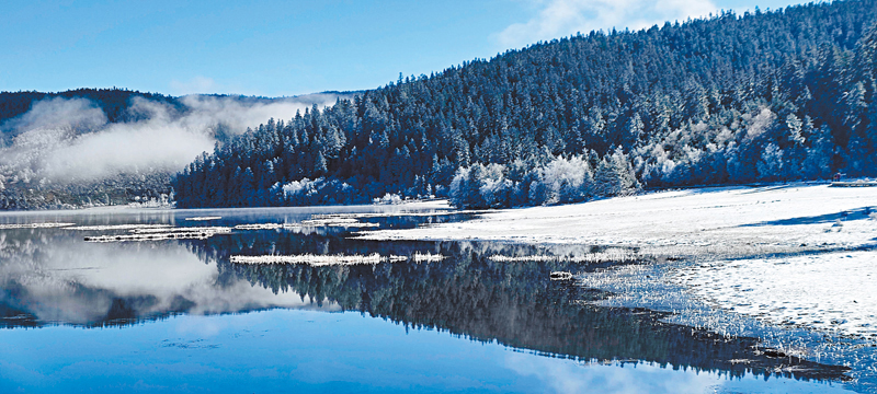 ◆香格里拉是世界徒步愛好者的天堂。圖為普達措國家公園初冬風景。
