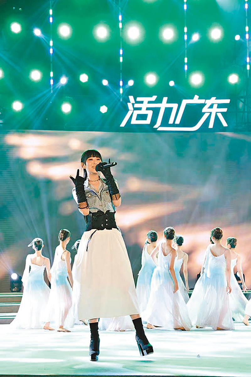 ◆炎明熹首度獻唱粵語版《情侶路》。